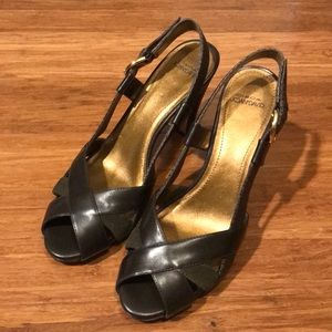 Joan & David heels • olive/brown • 8M